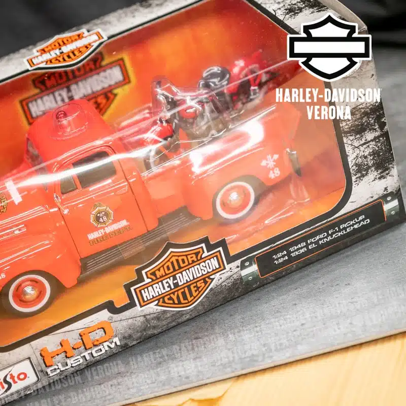 Modellino Harley-Davidson® EL Knucklehead 1936 + Pickup Ford F-1 1948 - immagine 11