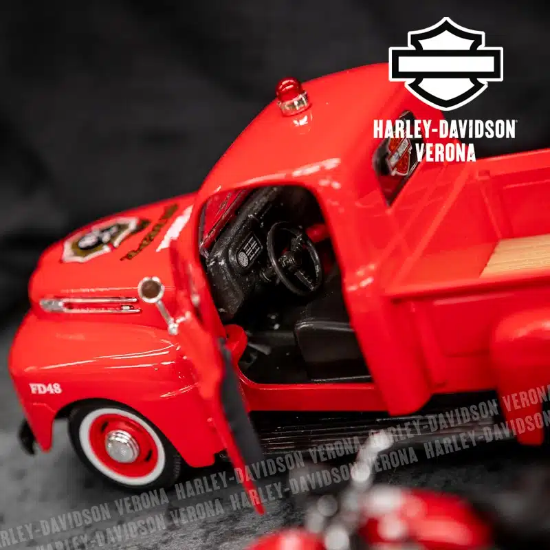 Modellino Harley-Davidson® EL Knucklehead 1936 + Pickup Ford F-1 1948 - immagine 8