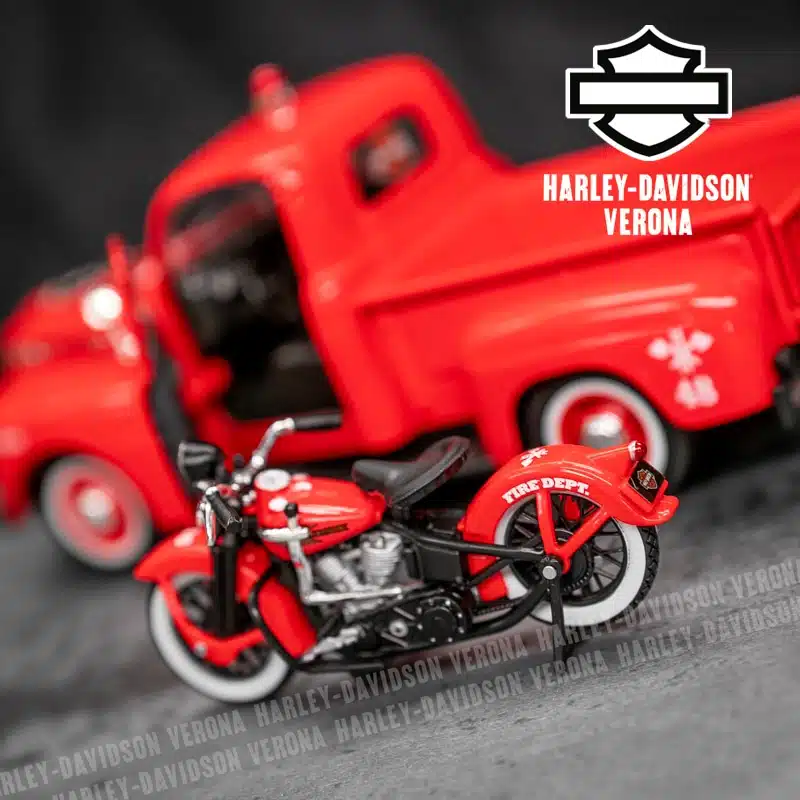 Modellino Harley-Davidson® EL Knucklehead 1936 + Pickup Ford F-1 1948 - immagine 3