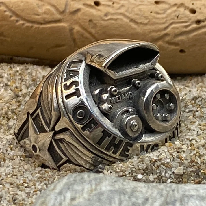Anello MAD MAX Homage INTERCEPTOR THE LAST V8 in argento 925