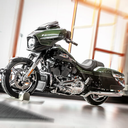 2026FLHX STREET GLIDE OLIV STL MTL/BLK