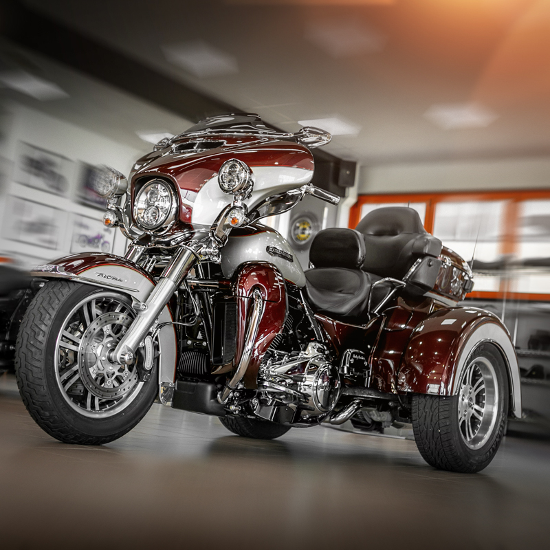 2018FLHTCUTG TRI GLIDE ULTRA TWTDCHRY/SLVFRN